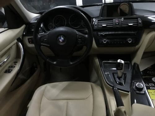 bmw f30 f10 f20 320 116 520 118 araç içi trim kaplama karbon carbon parlak siyah kırmızı araç kaplama folyo kaplama (23)