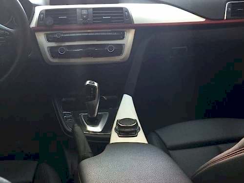 bmw f30 f10 f20 320 116 520 118 araç içi trim kaplama karbon carbon parlak siyah kırmızı araç kaplama folyo kaplama (17)