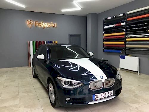 bmw f20 beyaz şerit çekme urban şeritleri bmw 116 118 şerit kaplama araç kaplama (4)