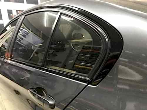 bmw f30 320 cam kenarı çıtaları siyah kaplama araç kaplama (1)